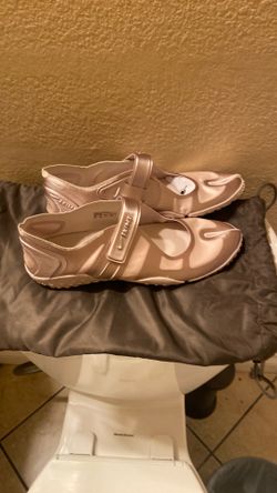 Nike Skims Rift Satins 9 1/2