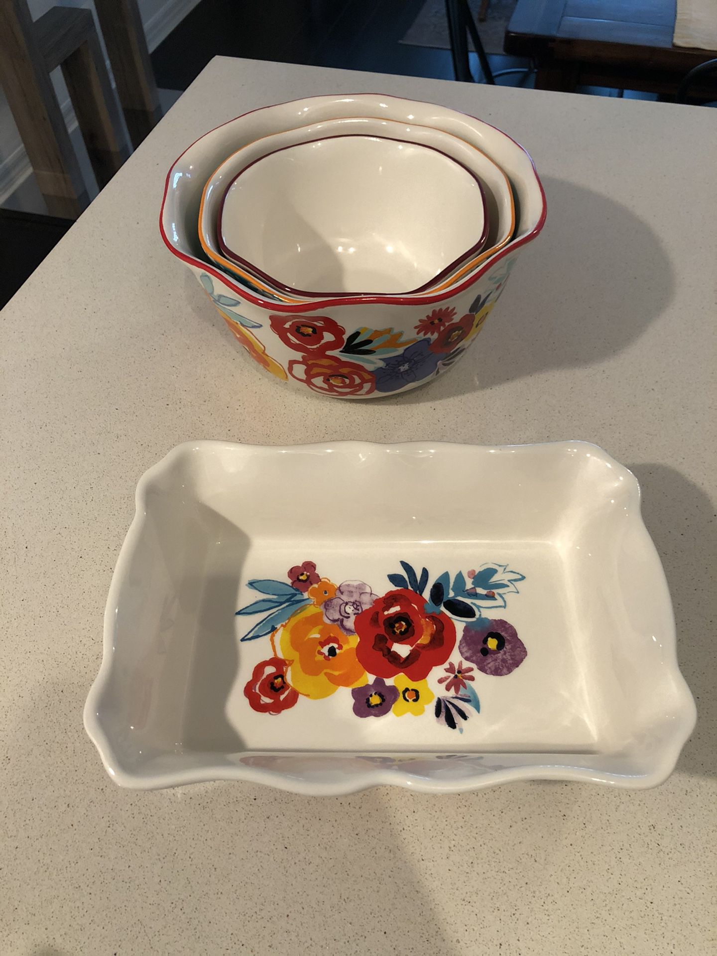 Set of ceramic serving bowls