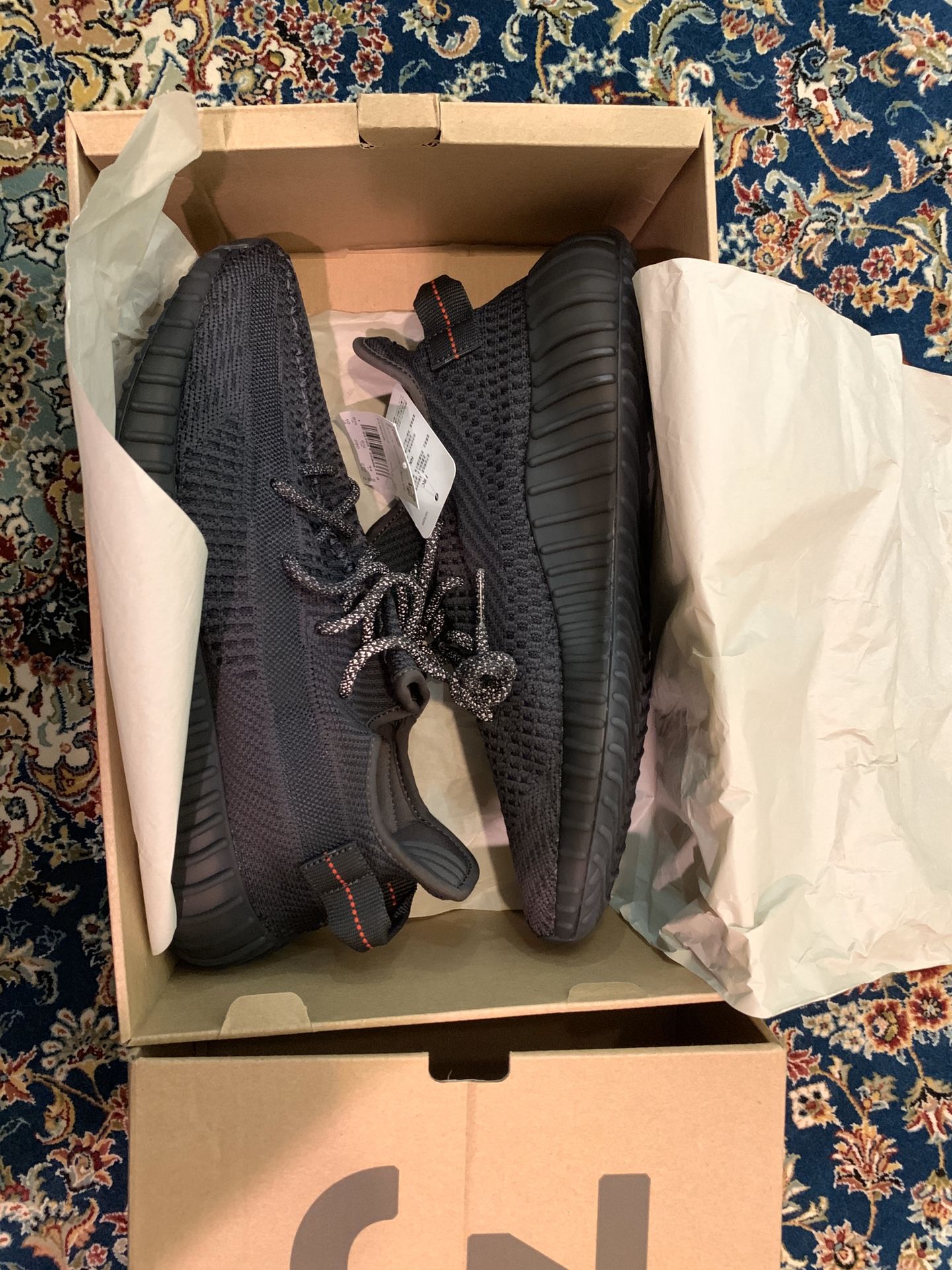 Yeezy Boost 350 V2 Black Non-Reflective size 10 Authentic with tags