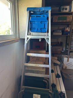 6 ft Aluminum ladder