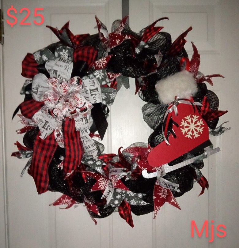 Christmas Wreaths And Center / Window Swag's
