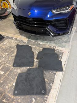 Lamborghini Urus floor mats (black/yellow stitching) full set