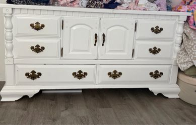 Dresser & matching nightstand