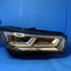 Perfect! Complete! 2018-2020 Audi Q5 SQ5 LED Headlight Right Passenger Side OEM