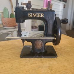 Child's Singer Sewing Machine 