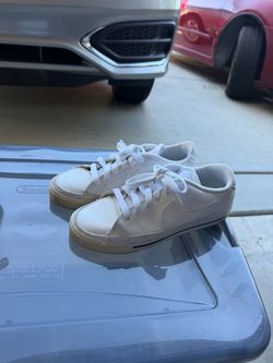 Nike Court Legacy Low Sneakers