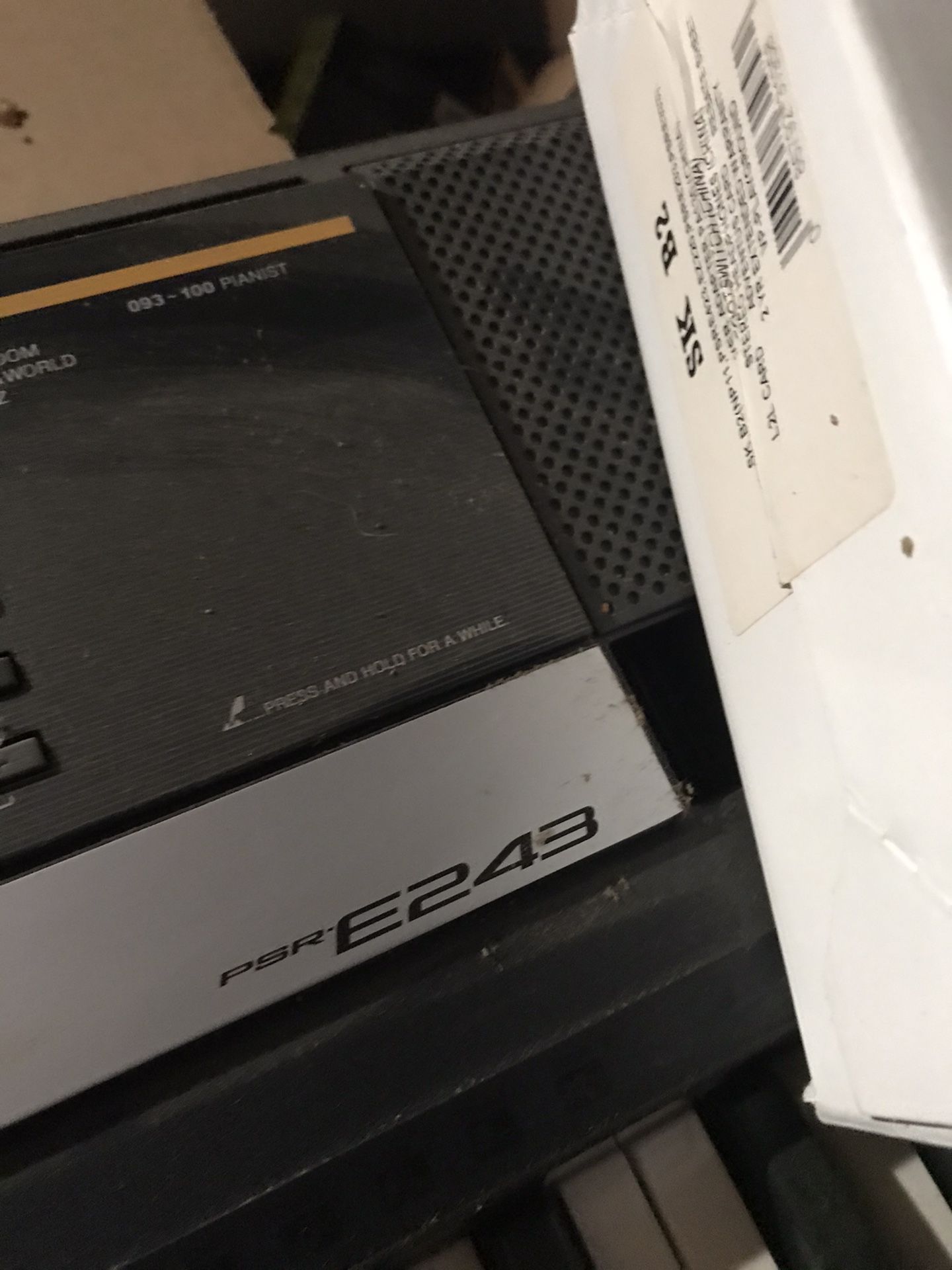 Yamaha E243 Keyboard Like New