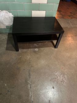 Modern Black Coffee Table with Storage Shelf – Excellent Condition