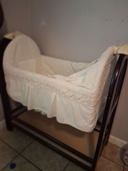 Bassinet  / Cuna con llantas