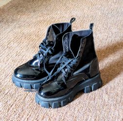 Goth lace up platform boots Women Size 6/6.5