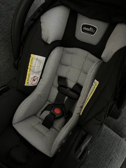 Brand NEW Car seat Evenflo w Base