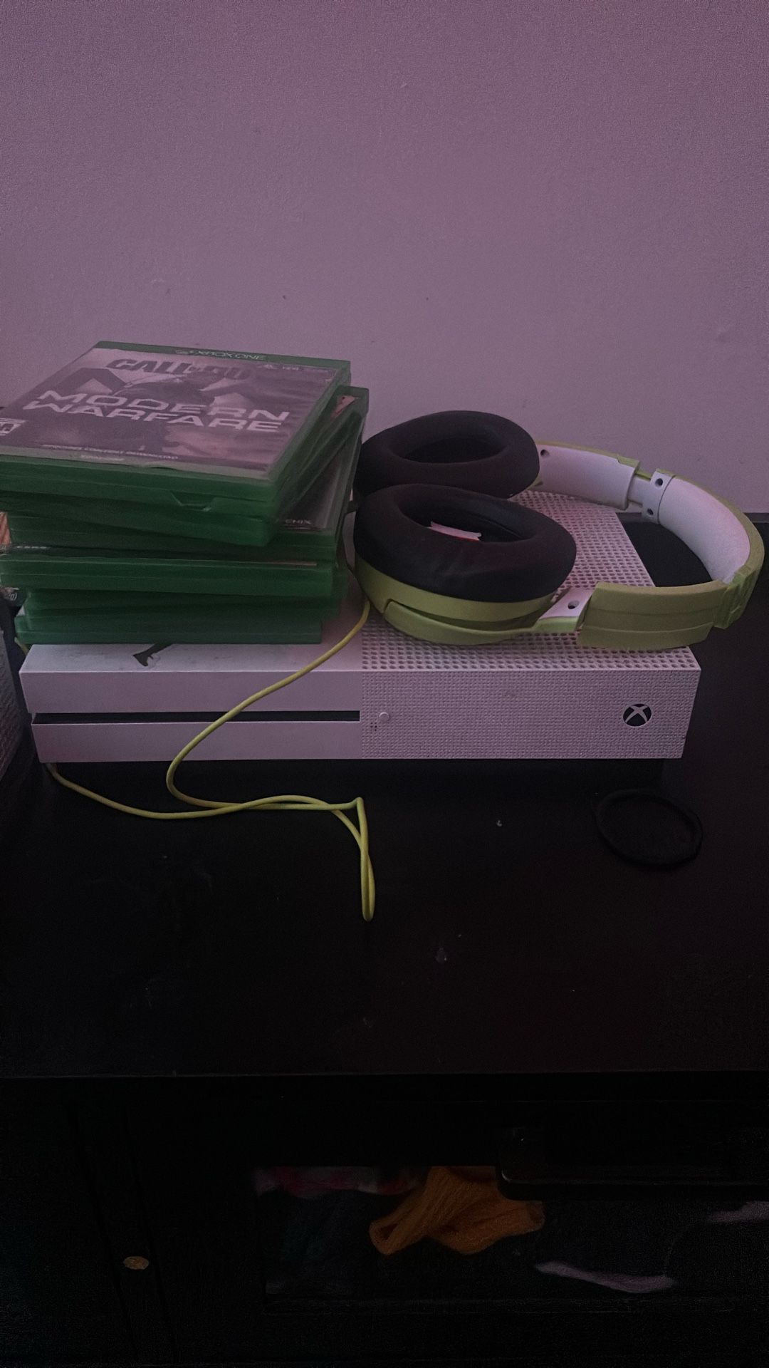 Xbox One ,controller,cables Included 70 Dollars