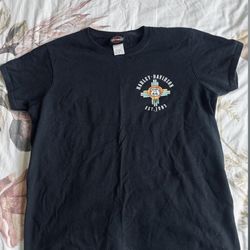Classic black tee featuring Harley-Davidson logo route 66 and New Mexico logo Simple and bold colors hot air balloons on the back side . From Thunderb