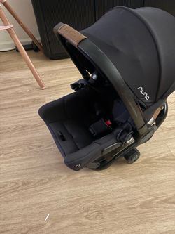 Nuna Pipa Carseat - with stroller attachment