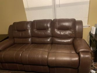 Reclining couch and loveseat