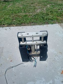 Hydraulic jack plate