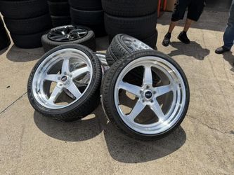 22X8.5 & 22X10.5 WELD VENTURA WE HAVE IN STOCK