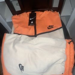 Mens Nike sweatsuits size L xL 2x $70 each hit me 🔥🔥‼️🙏✅