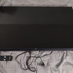 LG 43" UHD LED Smart TV 