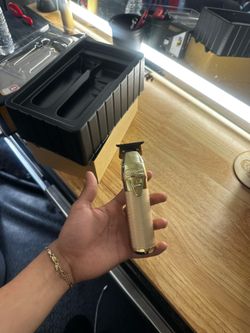 BRAND NEW Gold Babyliss Trimmers‼️