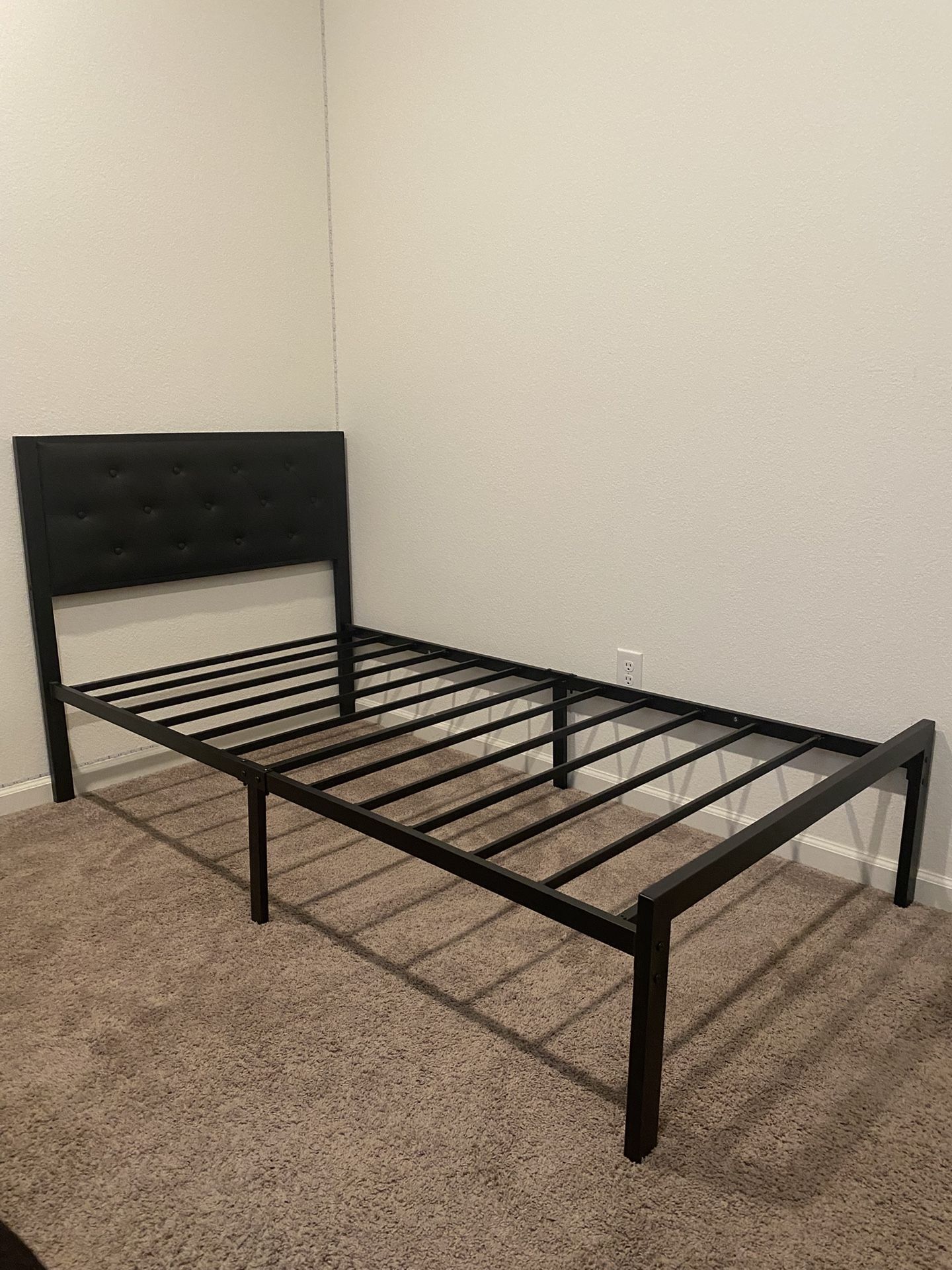 Feonase Twin size black metal bed frame