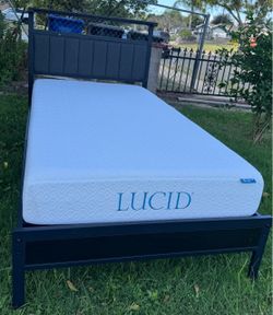Nice twin bed with good mattress