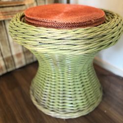 VTG Split Pea Green Distressed Circular Whicker Coffee Table/Side Table