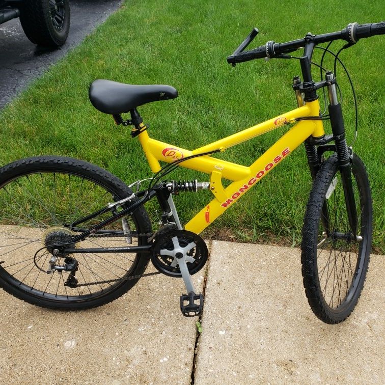 Mongoose cheap yellow bike