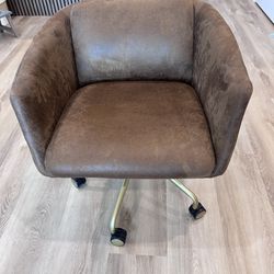Office or accent chair with wheels