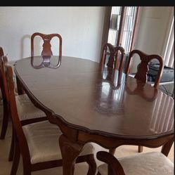 Wooden Dining Table With Middle Leaflet
