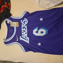 Lakers LeBron James Jersey. Brand New Unworn