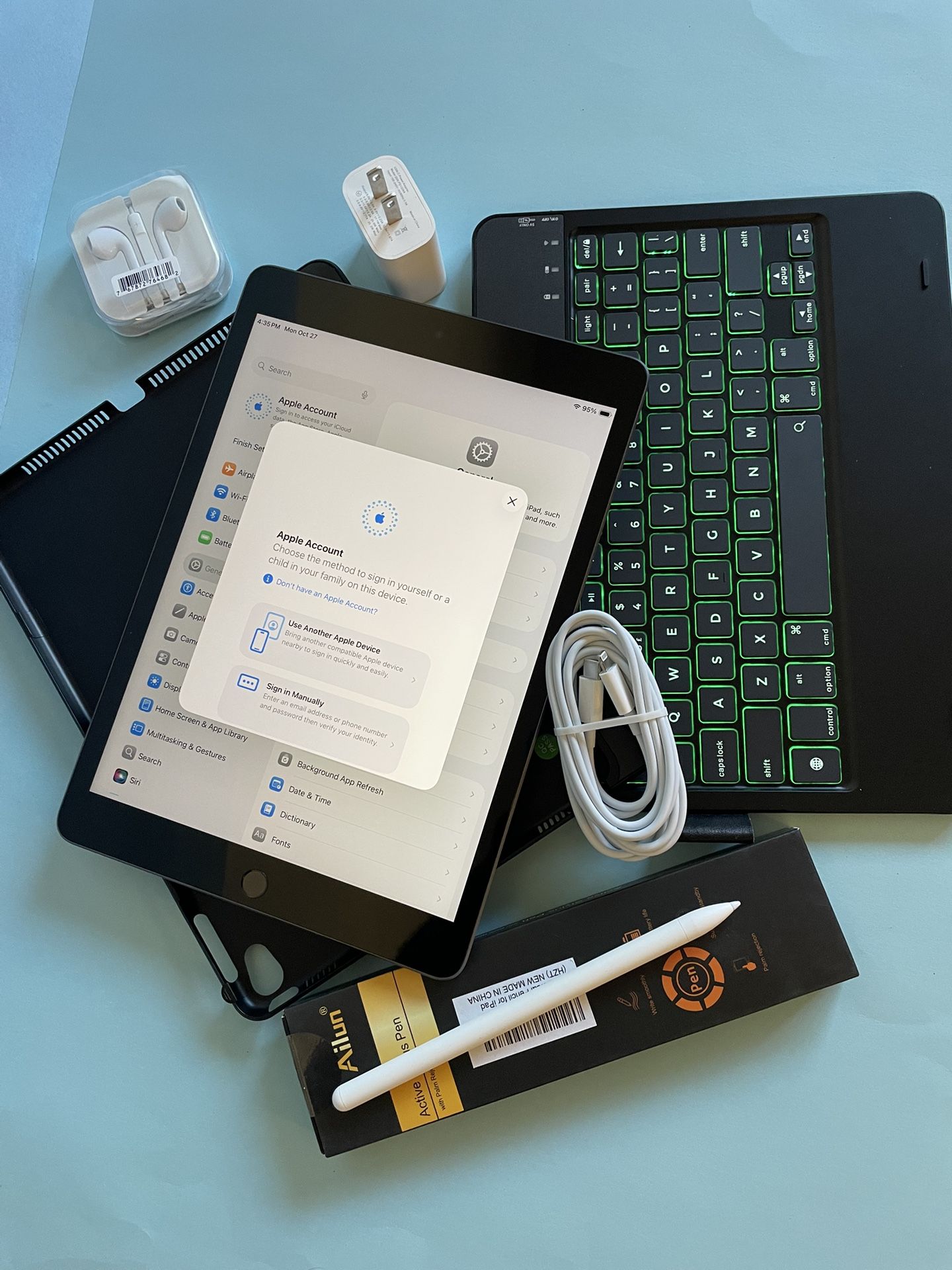 Apple IPad 9th Generation (10.2” Retina /Touch ID /IOS 18/ 2021 Model) 64GB with Pen, Keyboard & Accessories