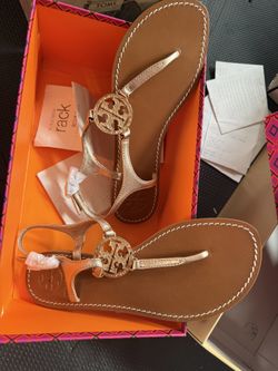 Tory Burch Violet T-Strap thong sandal in a metallic Size 7