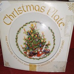 22k Gold Edged Fine Porcelain Christmas Collectors Plate 