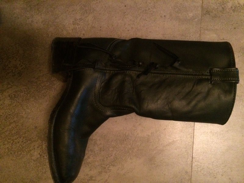 Cool size 8 women's black Nine West boot