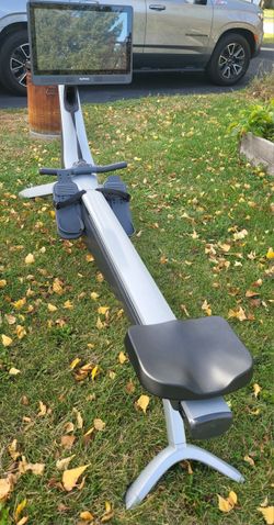 2018 Hydrow Pro Rowing Machine 98 Rides Minor Sc - Roscoe, IL