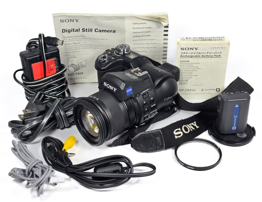 MINT Sony CyberShot DSC-F828 8mp Digital Camera w/ Zeiss T* Lens - 7x Digital Zoom - Super HAD CCD