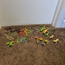 Mixed Lot Small & Medium Plastic Rubber Frog Lizard Snake Animal Toys 26-pieces