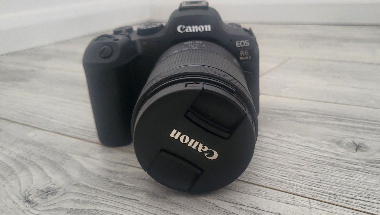 Canon EOS R6 Mark II Mirrorless Camera + RF 24-105mm f/4 Lens