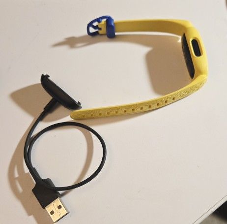 Fitbit Ace 3 Activity-Tracker for Kids 6+, Minions Special Edition, Yellow, One Size