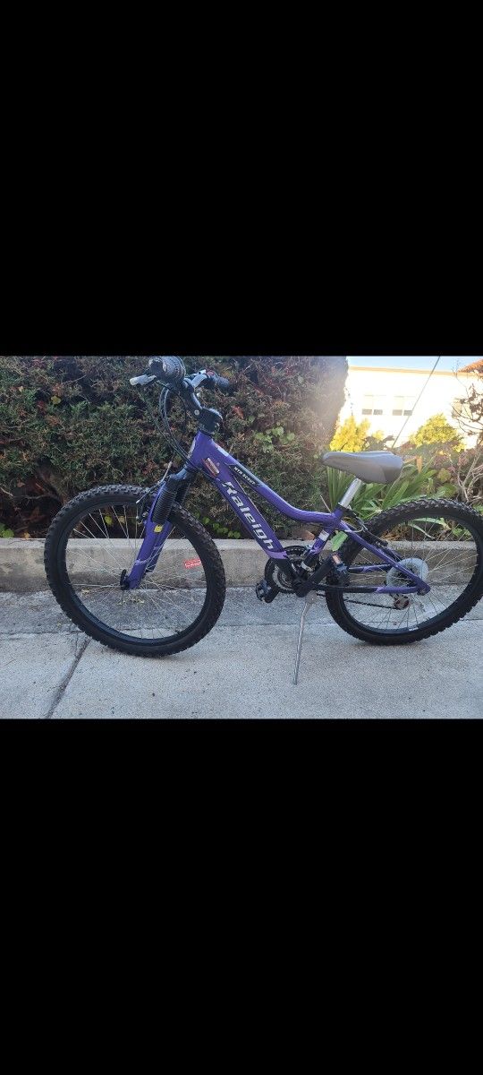 RALEIGH KIDS MOUNTAIN BIKE.