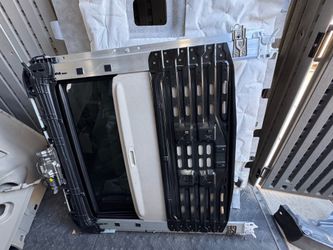 Sunroof out of a 2018 Chevrolet Tahoe complete