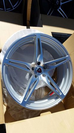 Brand new 22" wheels dodge and Chrysler