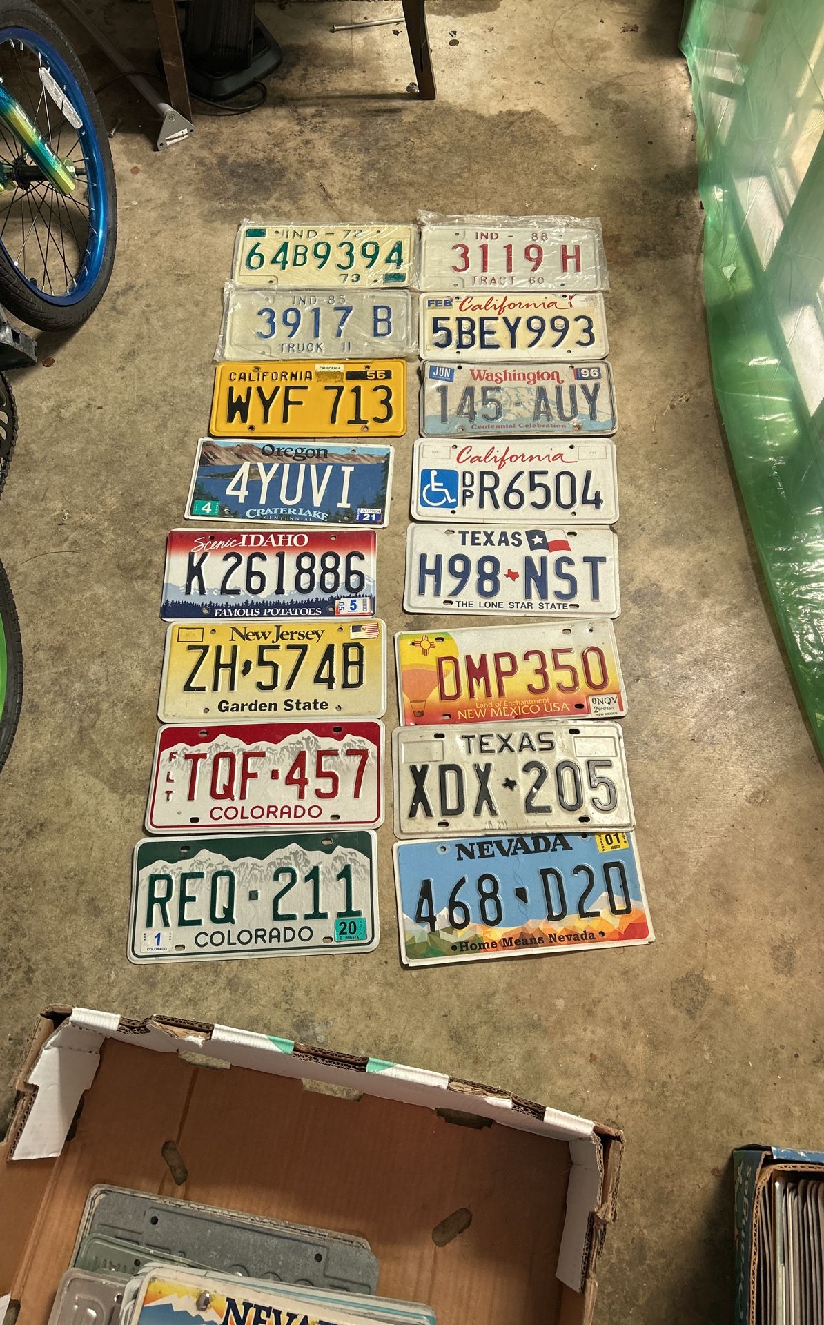 License plates/signs