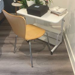 Small Desk And Chair 