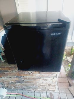 Frigidaire mini fridge
