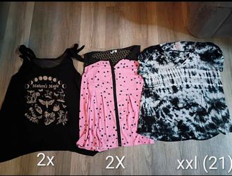 Lot 4 women's cool print tops 2X