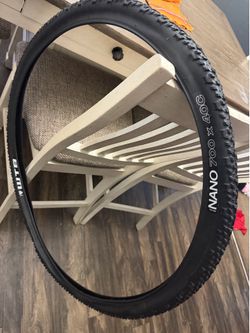 700x40c tire