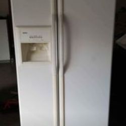 Refrigerator  Kenmore White