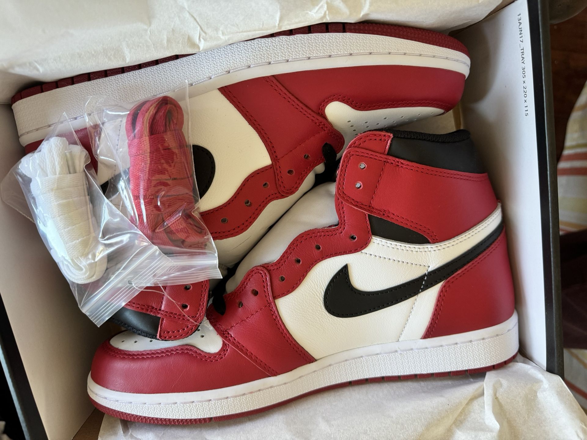 Air Jordan 1 Chicago Bulls 2015 Pair Size 9.5 NEW